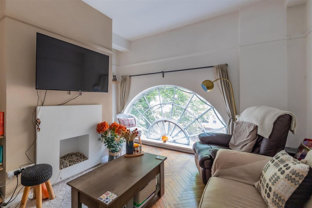 Property photo 1 of 12 6 Branksome House (1 Of 11).Jpg