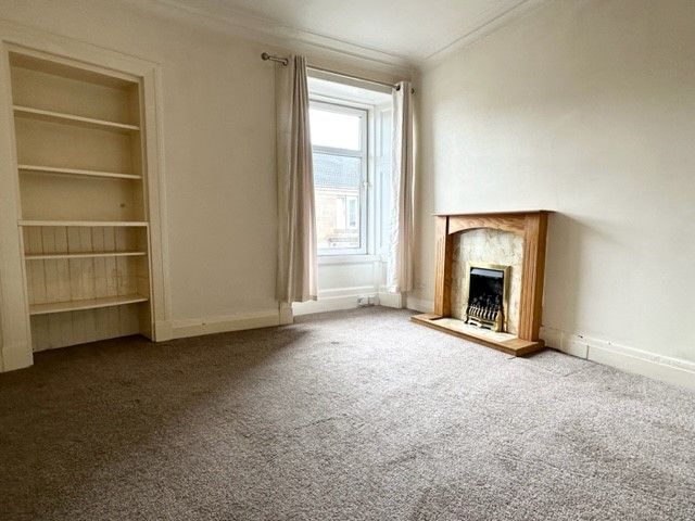 Property photo 3 of 6 Lounge