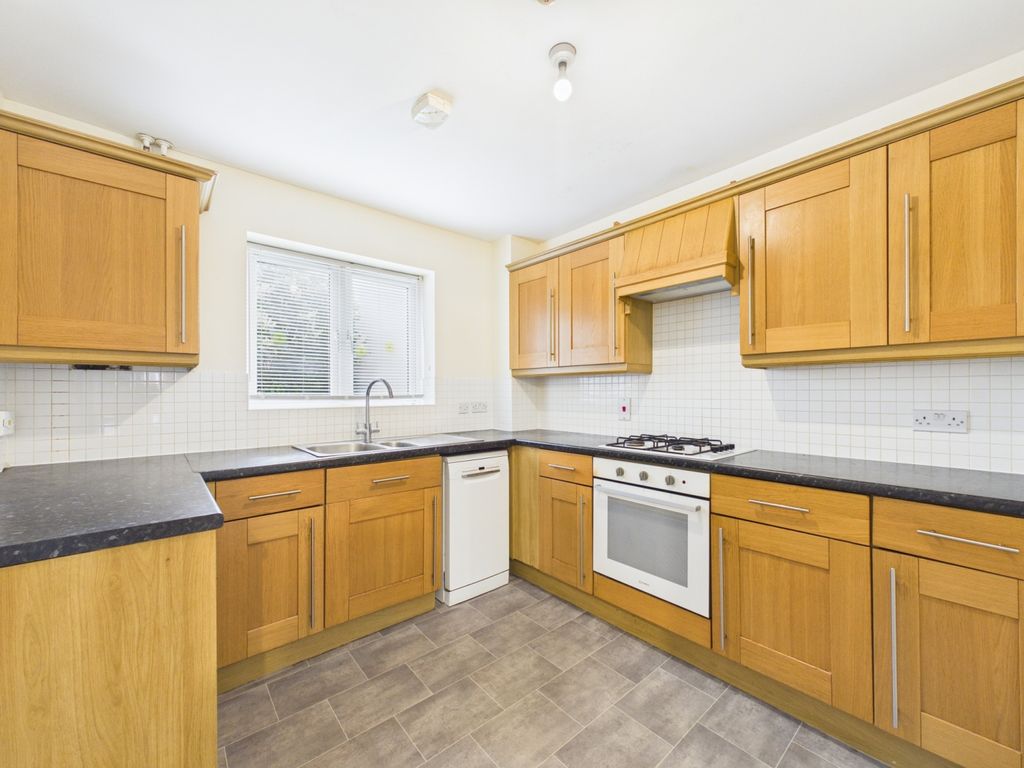 Property photo 3 of 10 Kitchen