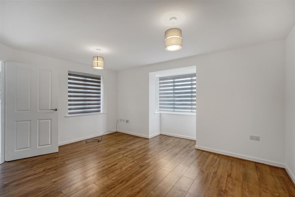 Property photo 3 of 10 Living Room