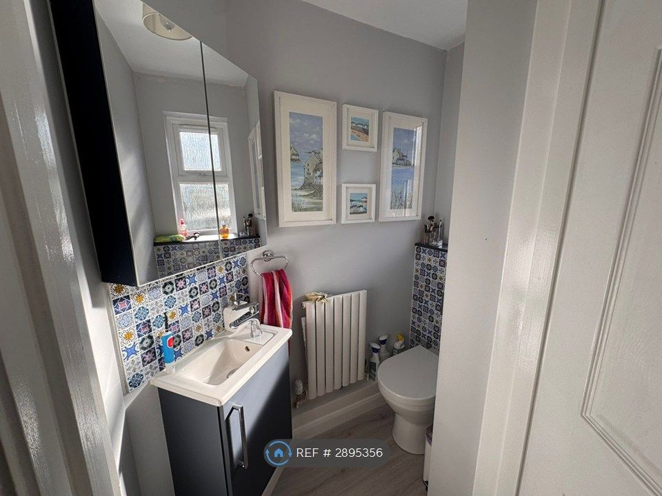 Property photo 2 of 8 Downstairs Cloakroom