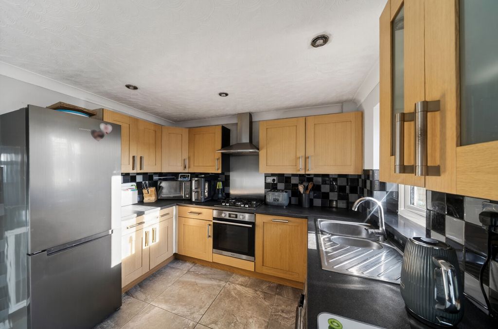 Property photo 3 of 14 1431126-14-69Bc4B...