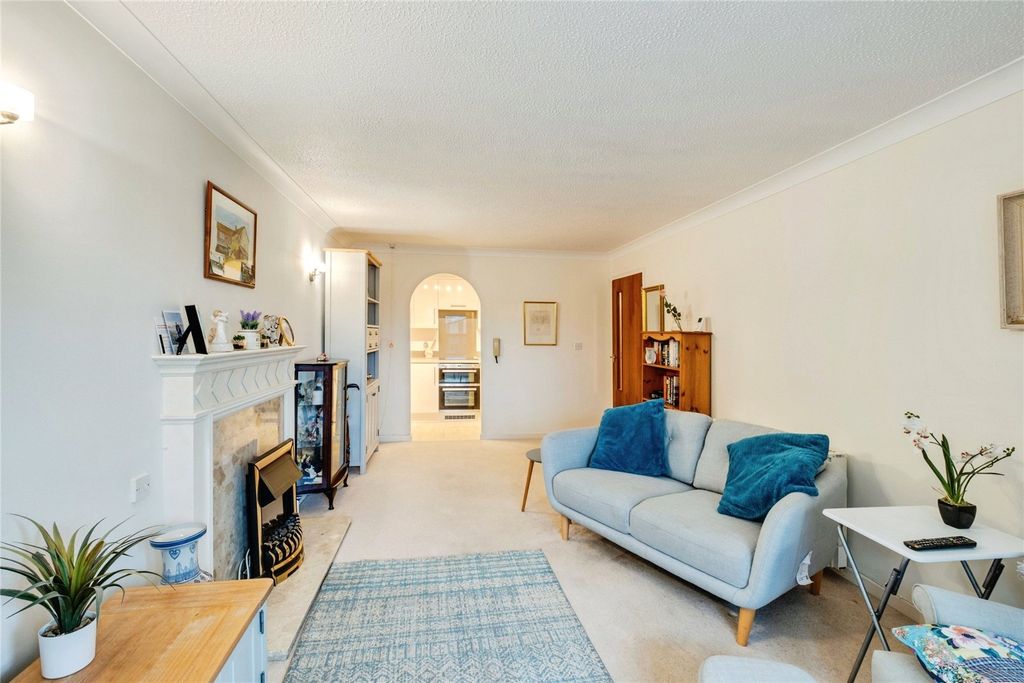 Property photo 2 of 10 Lounge