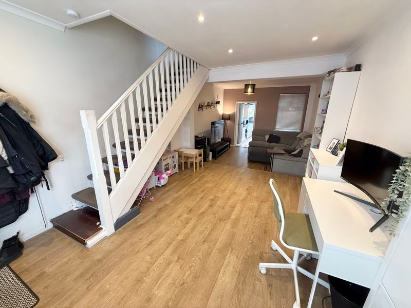 Property photo 3 of 9 Lounge/Diner