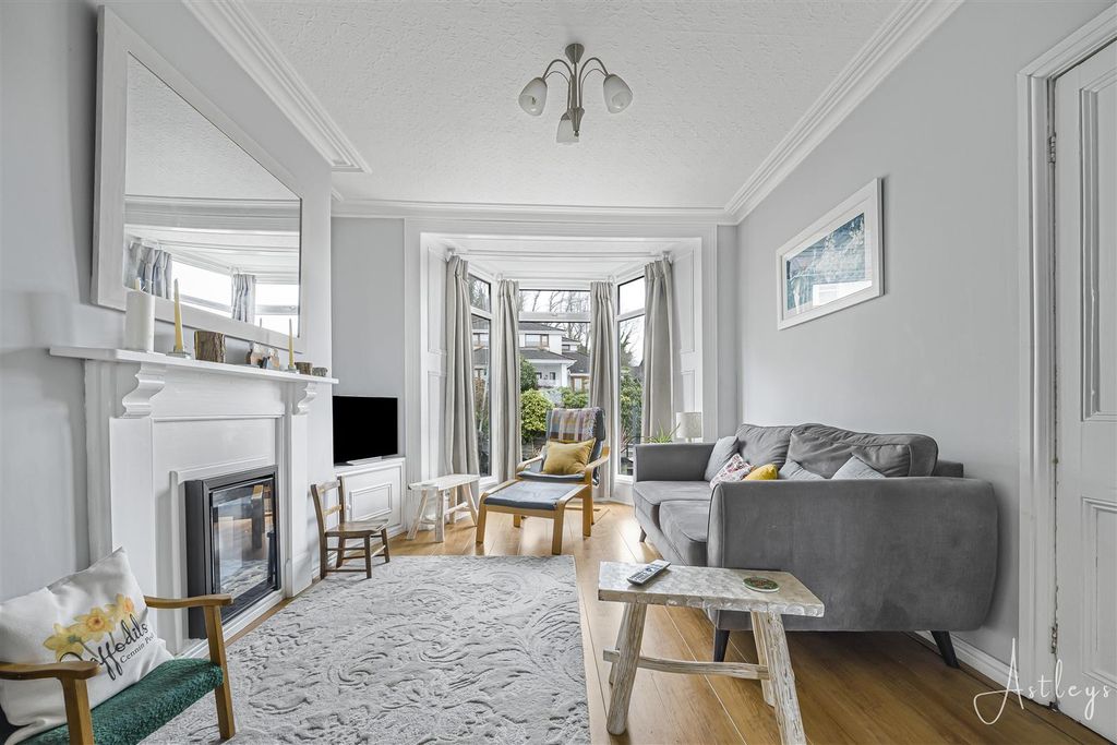 Property photo 2 of 27 Lounge