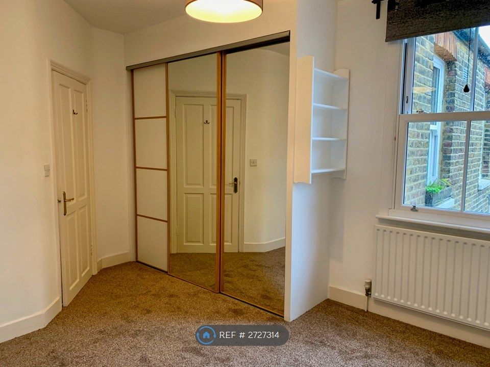 Property photo 3 of 5 1st Bedroom With Fitted Wardrobes