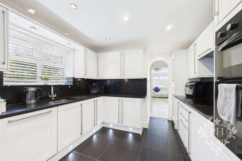 Property photo 3 of 23 Cam02002G0-Pr0185-Still007.Jpg