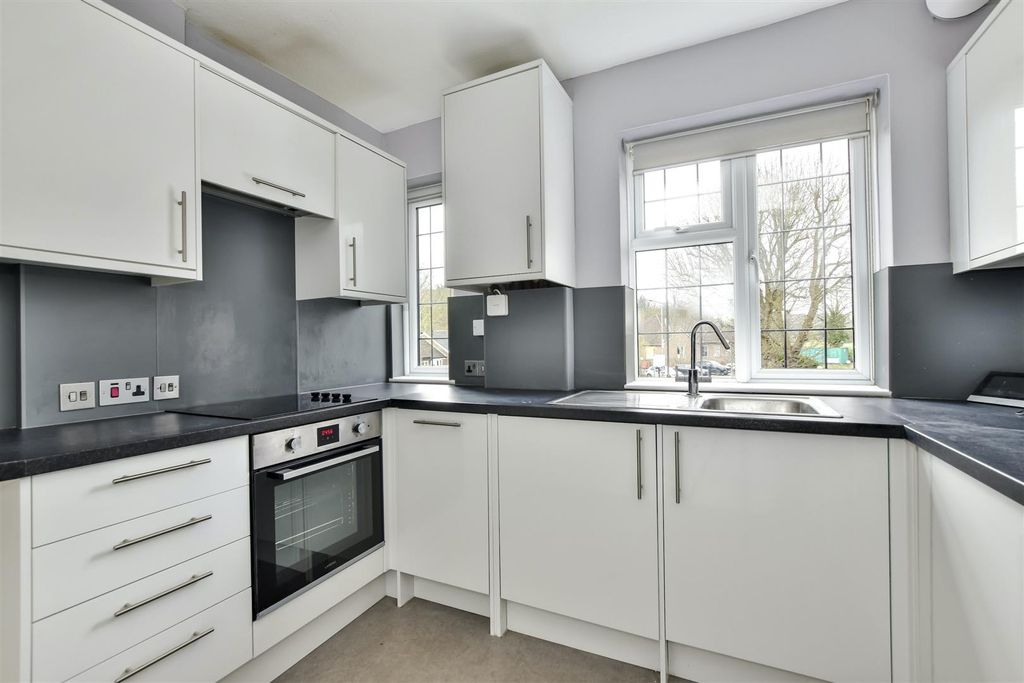Property photo 2 of 14 Kitchen