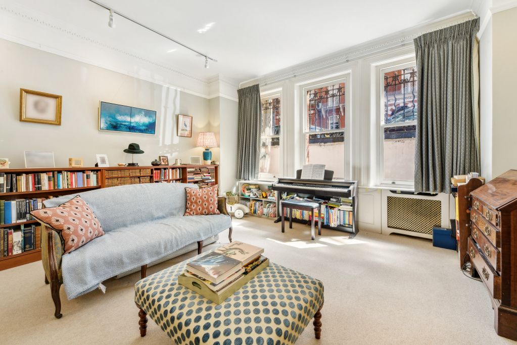 Property photo 3 of 16 Picture 4