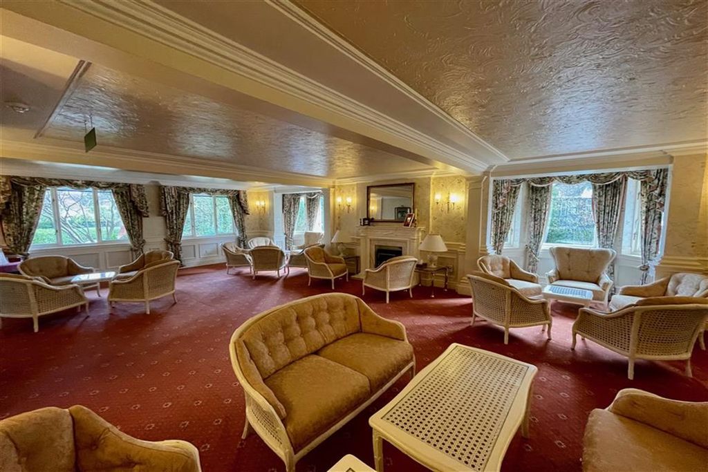 Property photo 3 of 10 Communal Lounge