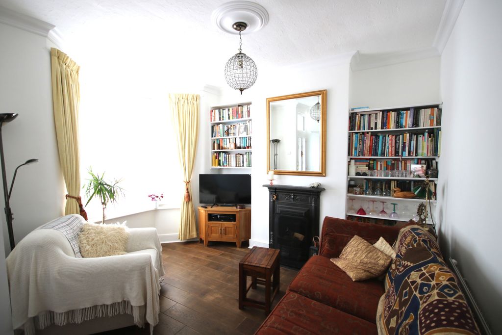 Property photo 3 of 21 Gallery