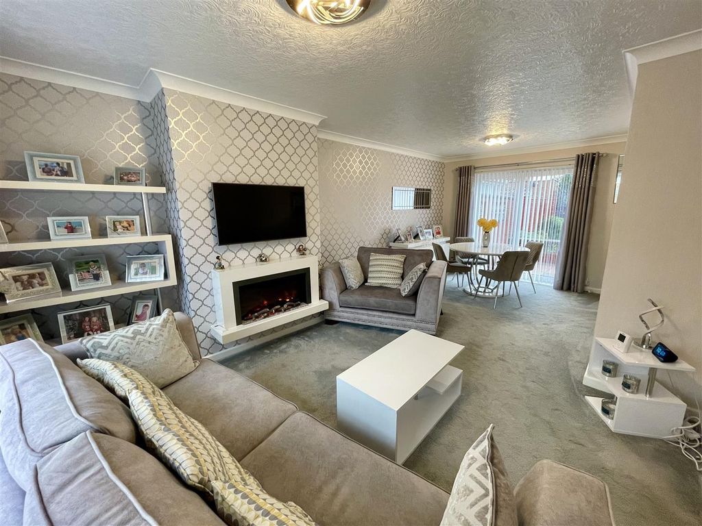 Property photo 2 of 13 Lounge/Diner