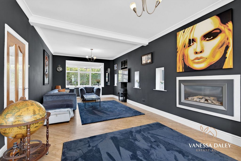 Property photo 2 of 48