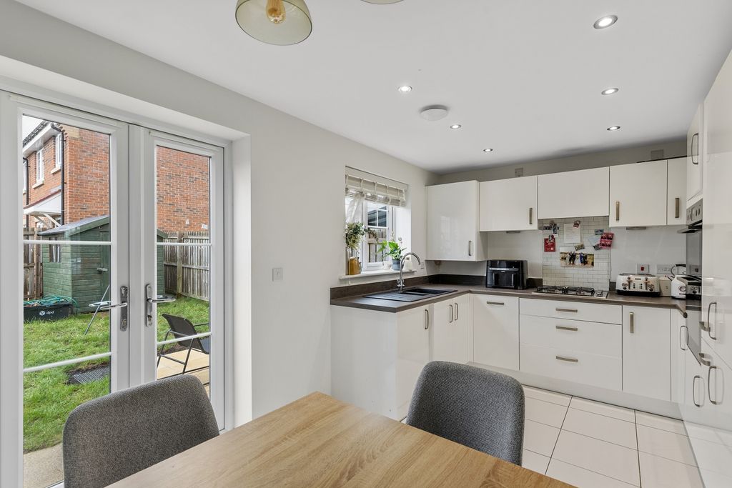 Property photo 3 of 14 Kitchen