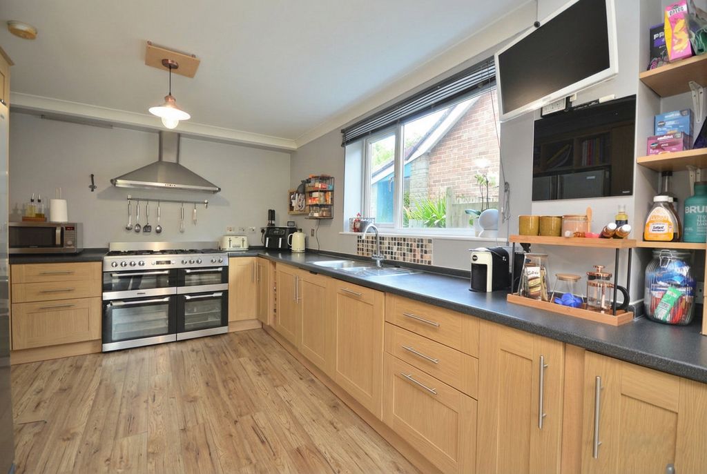 Property photo 2 of 39