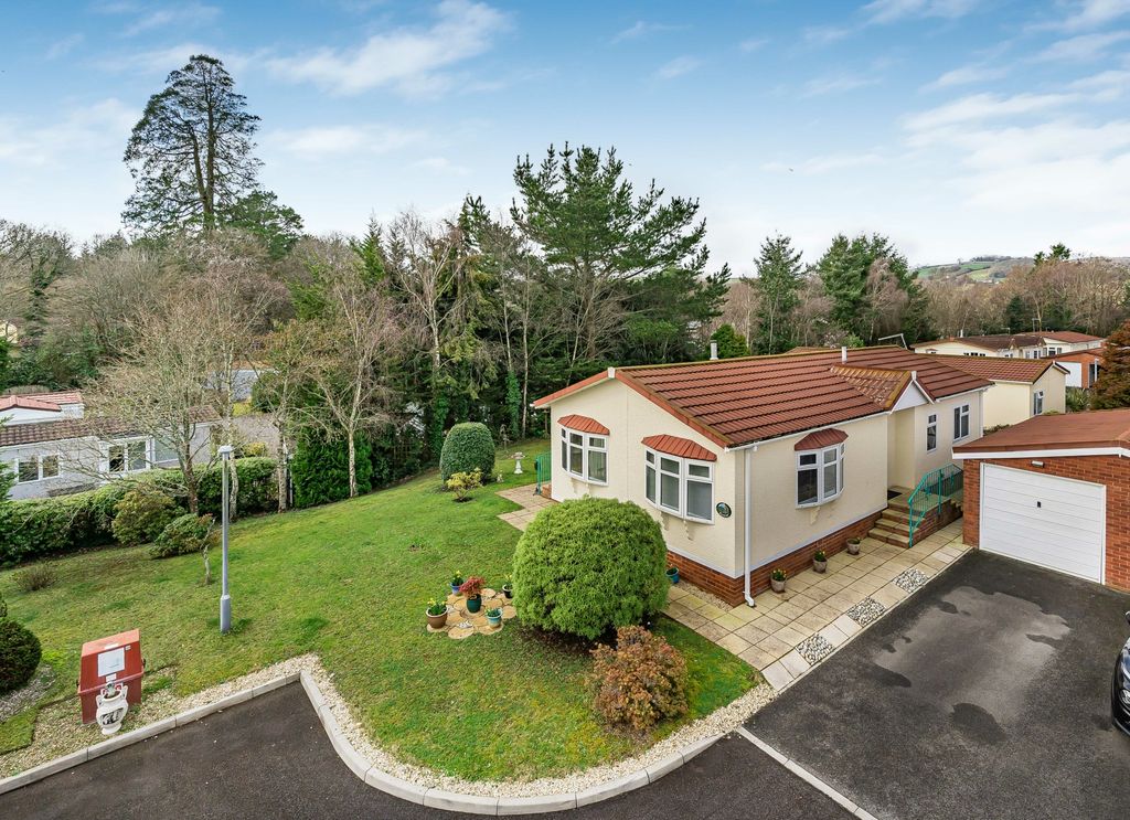 Property photo 1 of 21 Front