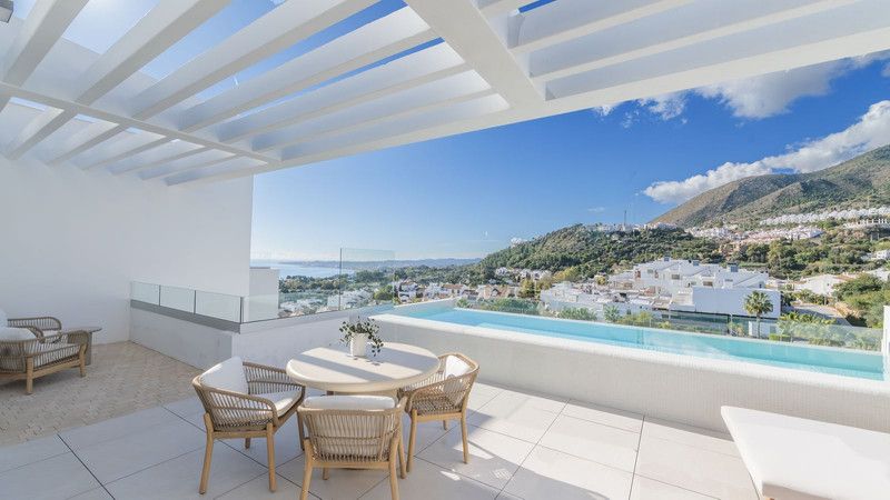 Property photo 2 of 25