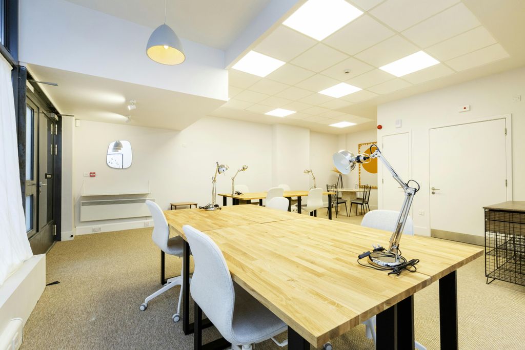 Property photo 3 of 6 82 Britannia Walk 3.Jpg