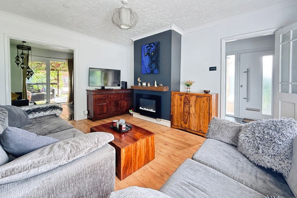 Property photo 2 of 15 Pbox-Img.Jpg
