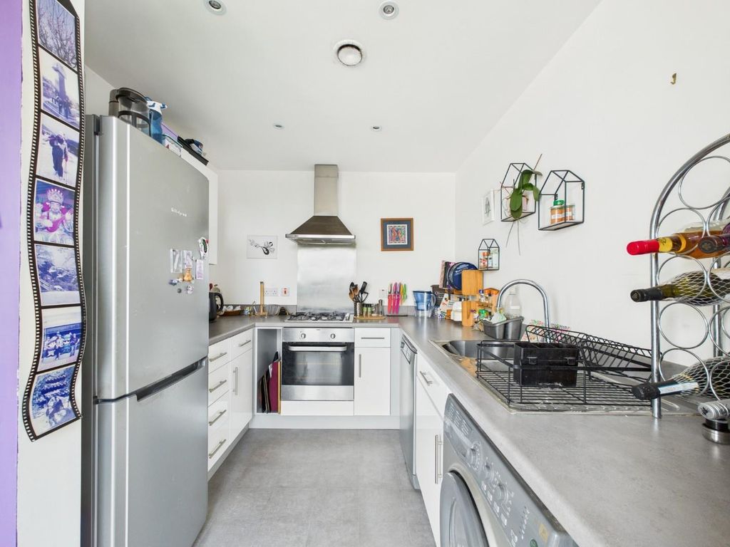 Property photo 3 of 24 Cam01530G0-Pr0330-Still007.Jpg