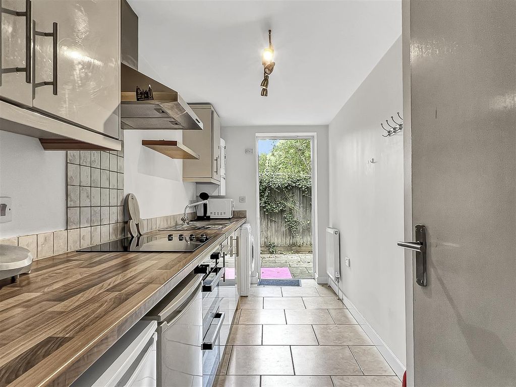 Property photo 2 of 7 Kitchen