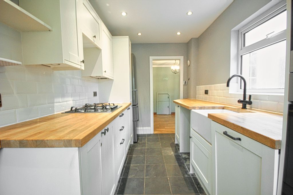 Property photo 3 of 14 Kitchen