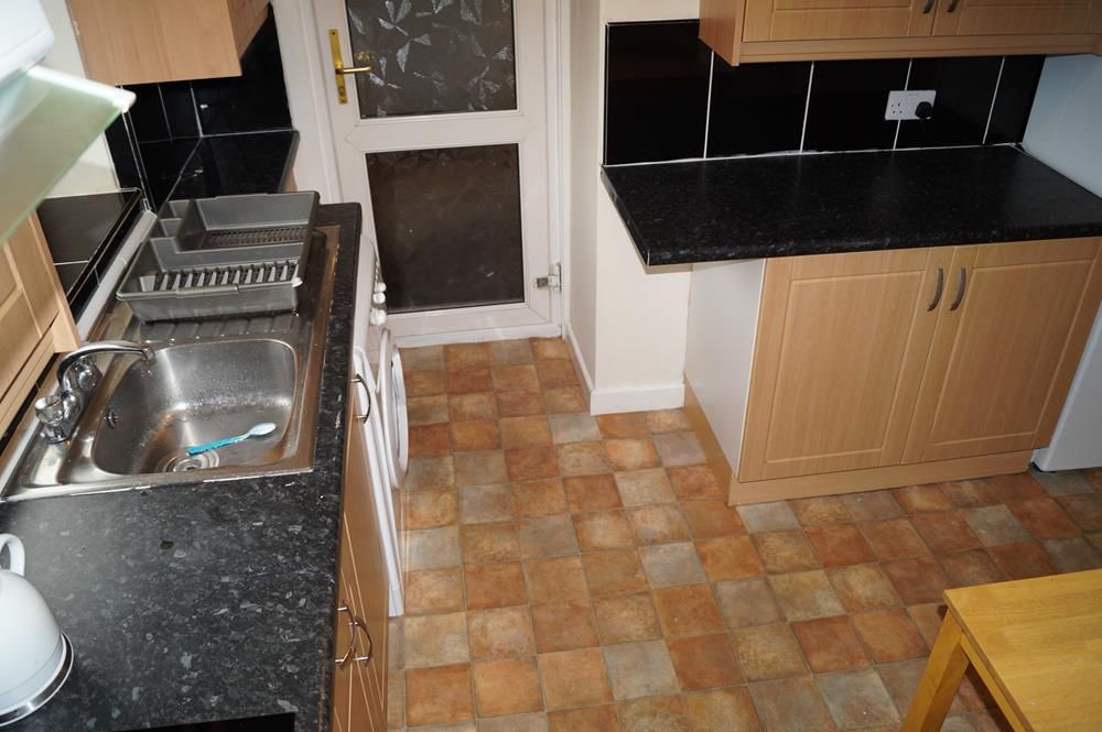 Property photo 3 of 7 Kitchen