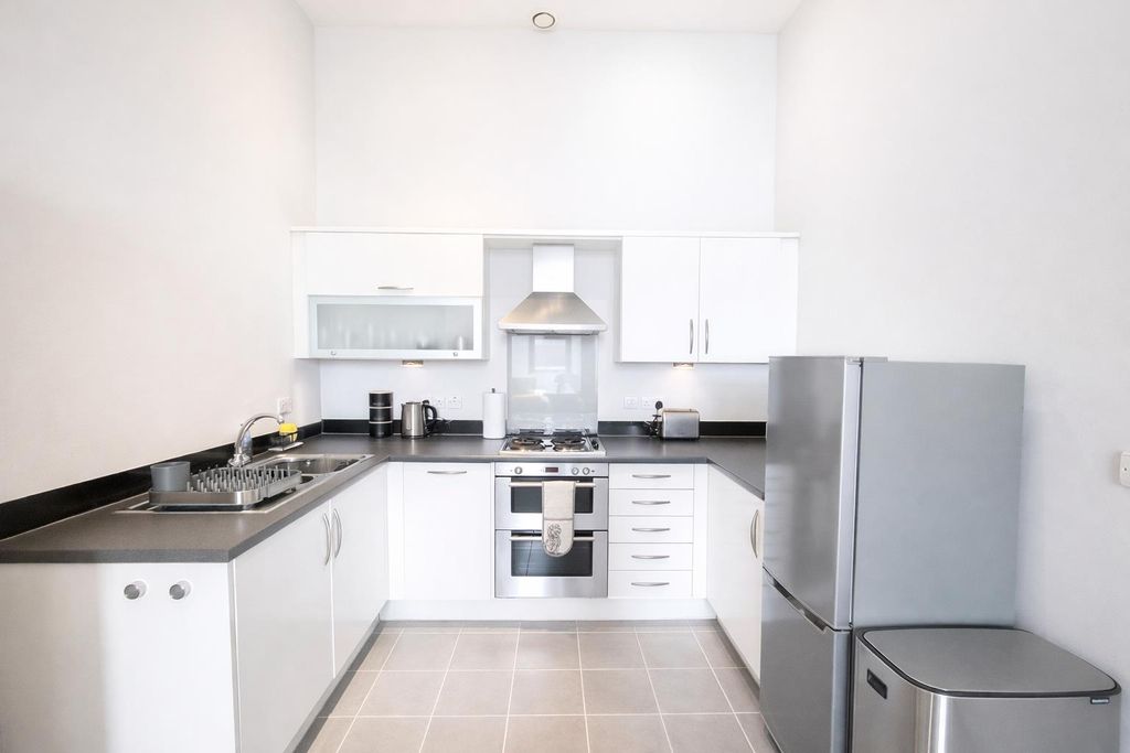 Property photo 3 of 10 Kitchen