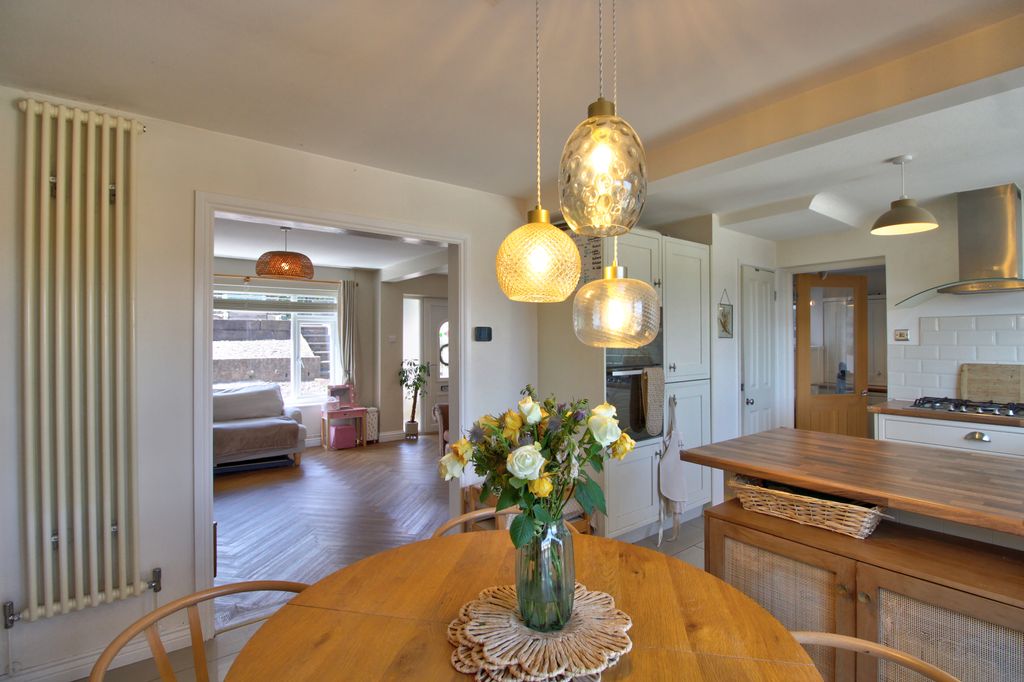 Property photo 2 of 23 Img_2943_4_5_Realistic