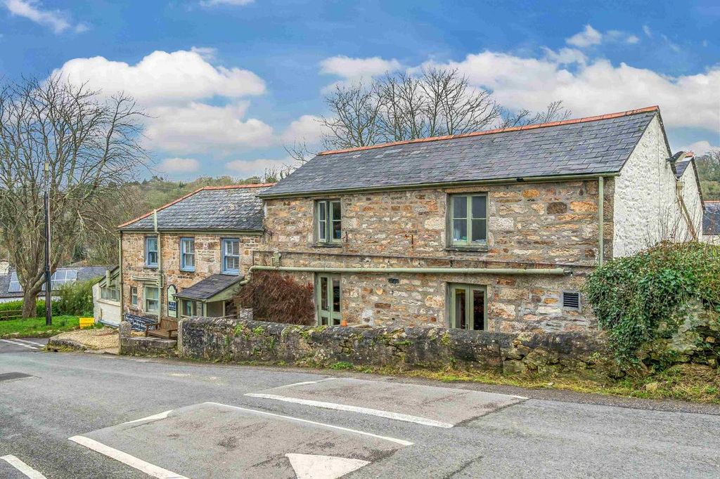 Property photo 2 of 31