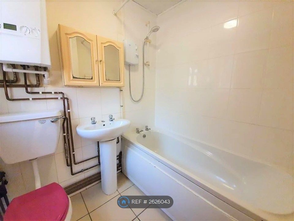Property photo 3 of 8 Family Bathroom