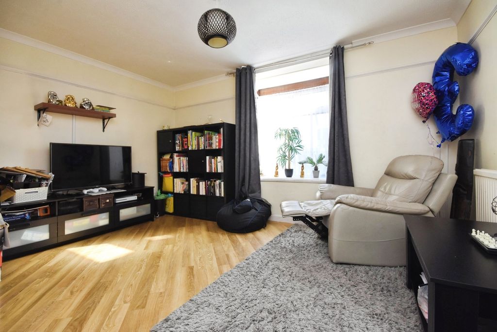 Property photo 2 of 17 Pbox-Img.Jpg