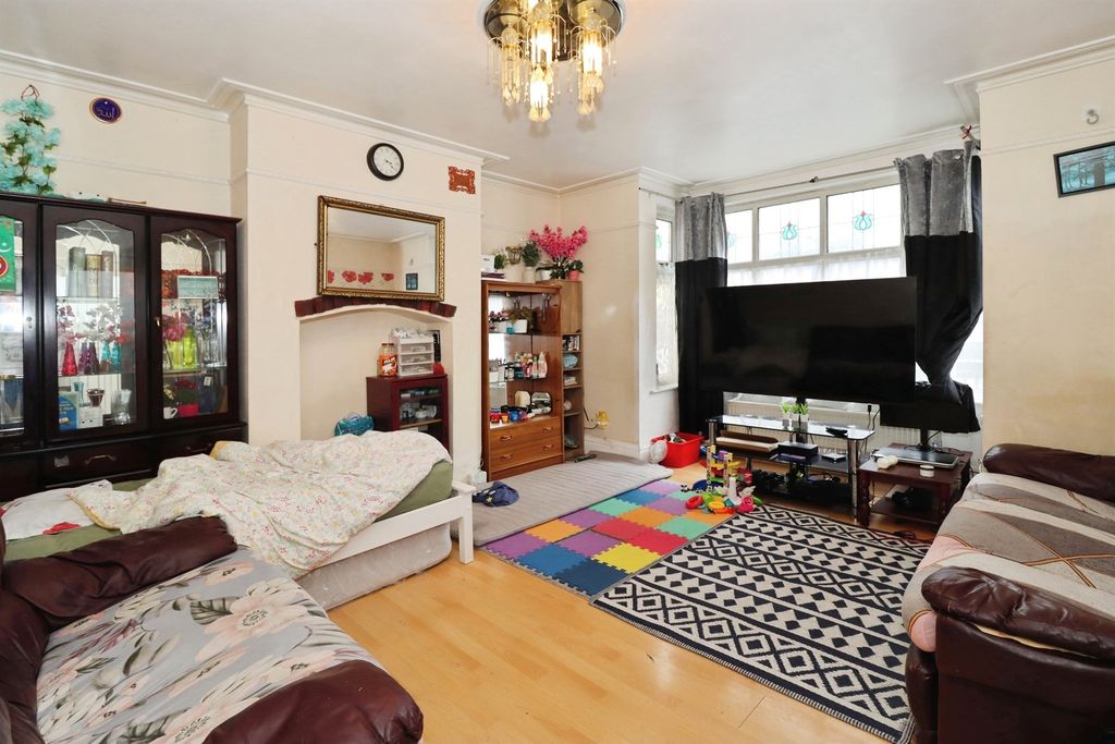 Property photo 2 of 17