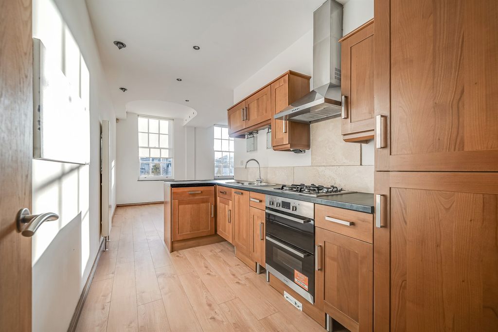 Property photo 2 of 9 Kitchen