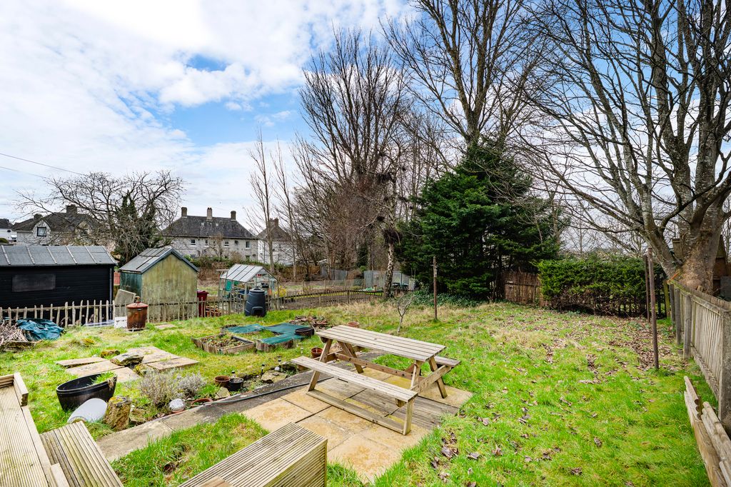 Property photo 2 of 28