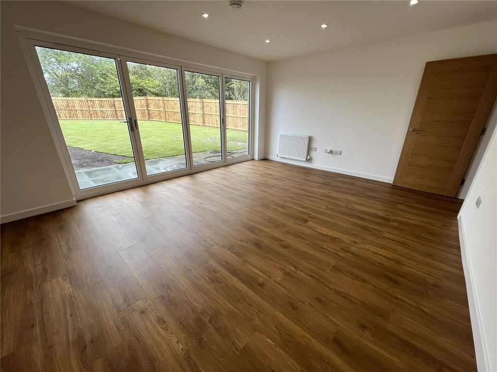 Property photo 2 of 8 Lounge