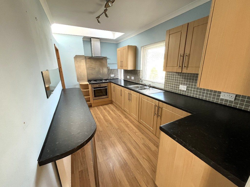 Property photo 3 of 6 Kitchen