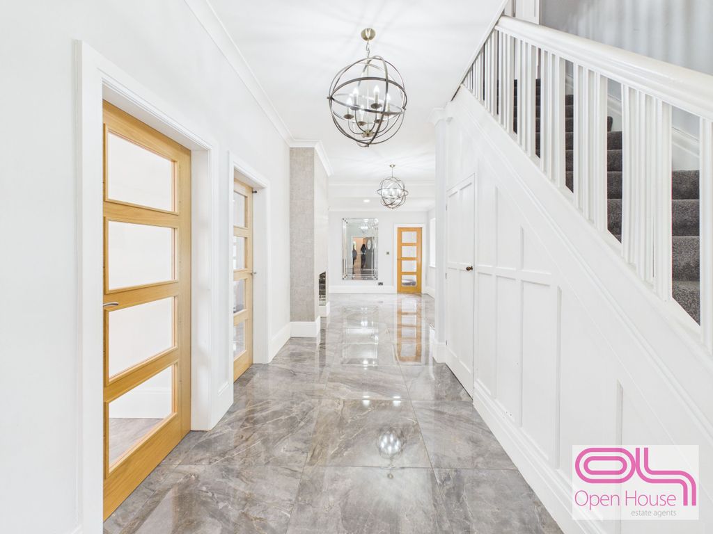 Property photo 2 of 25