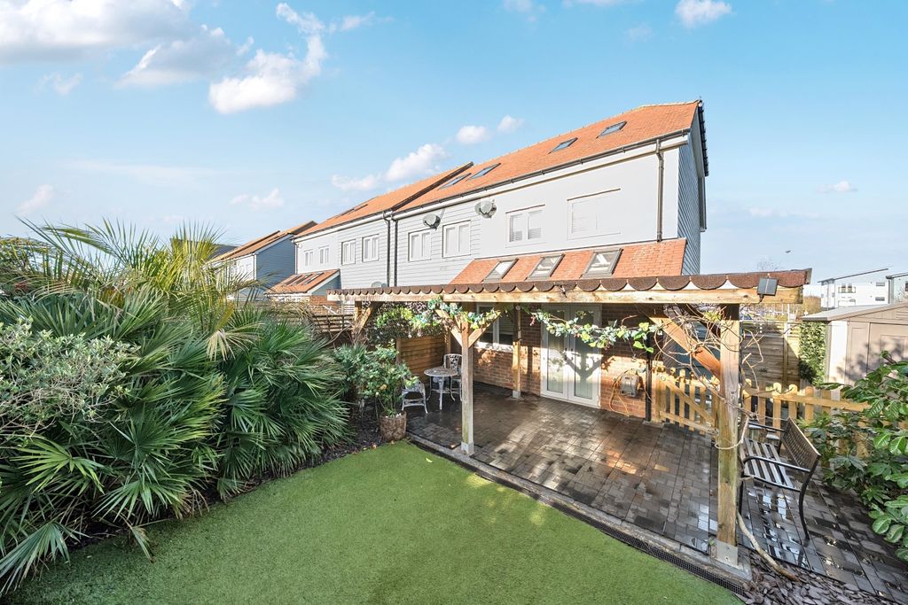 Property photo 2 of 19 Garden