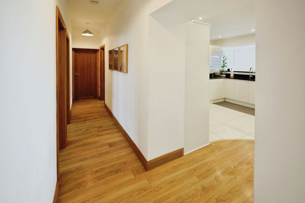 Property photo 3 of 20 Pbox-Img.Jpg