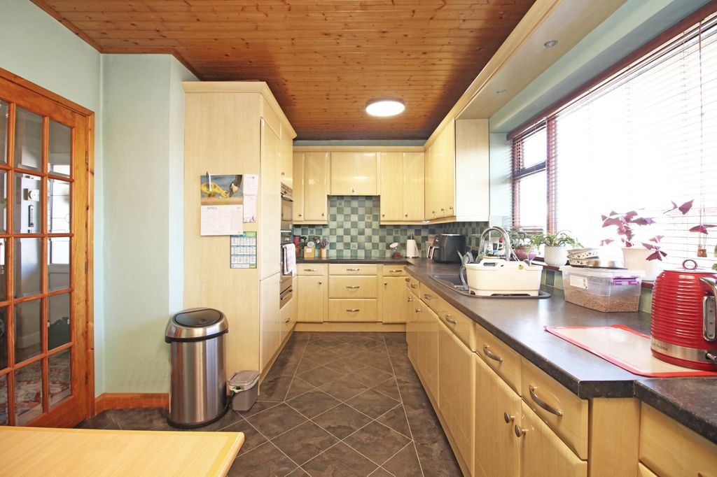Property photo 2 of 31