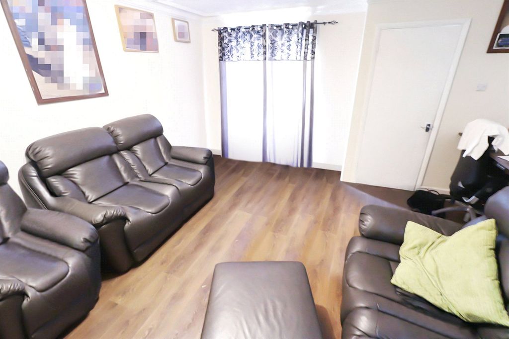 Property photo 2 of 19 Picture No. 43