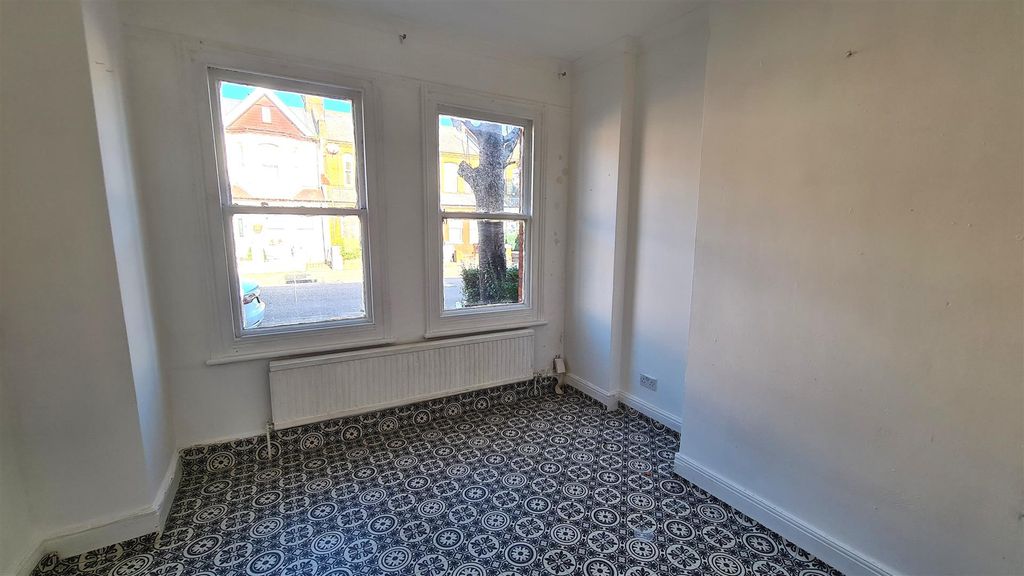 Property photo 2 of 28 Front Reception