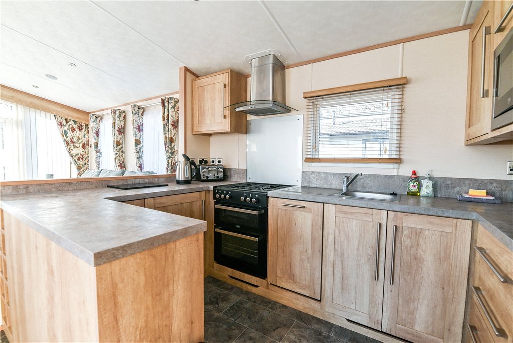 Property photo 3 of 15 Kitchen