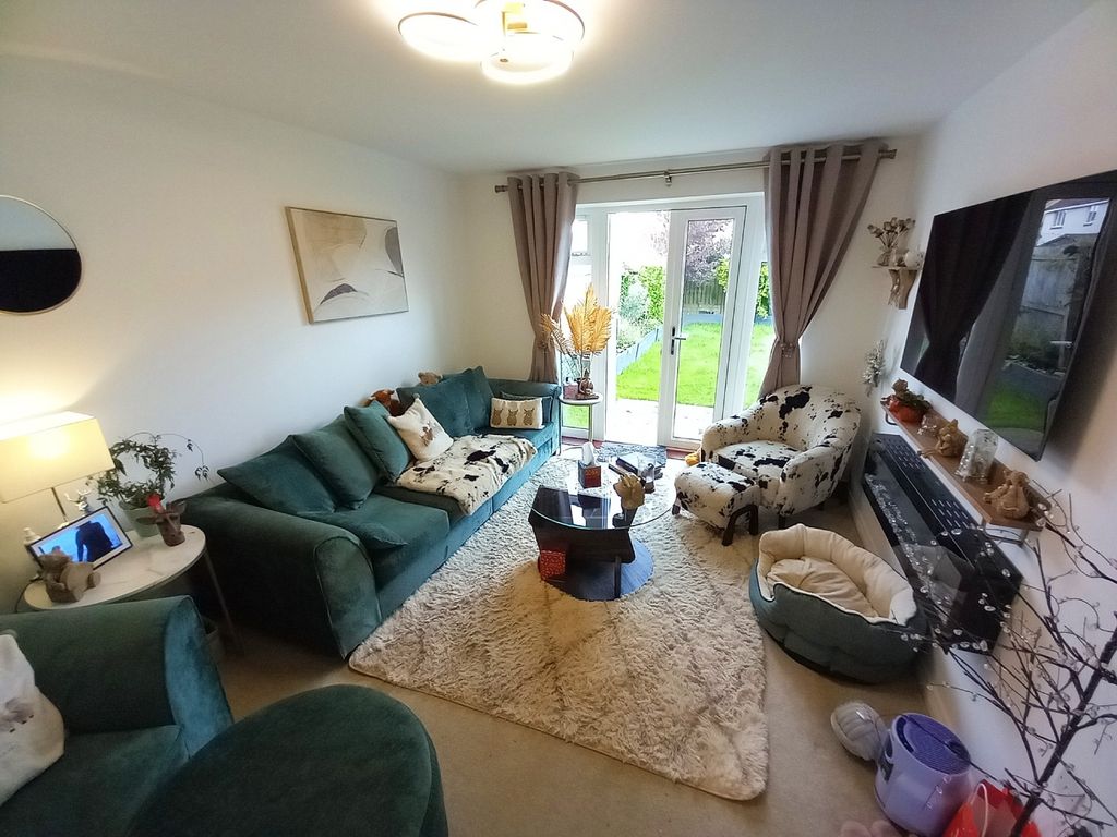 Property photo 2 of 17 Lounge
