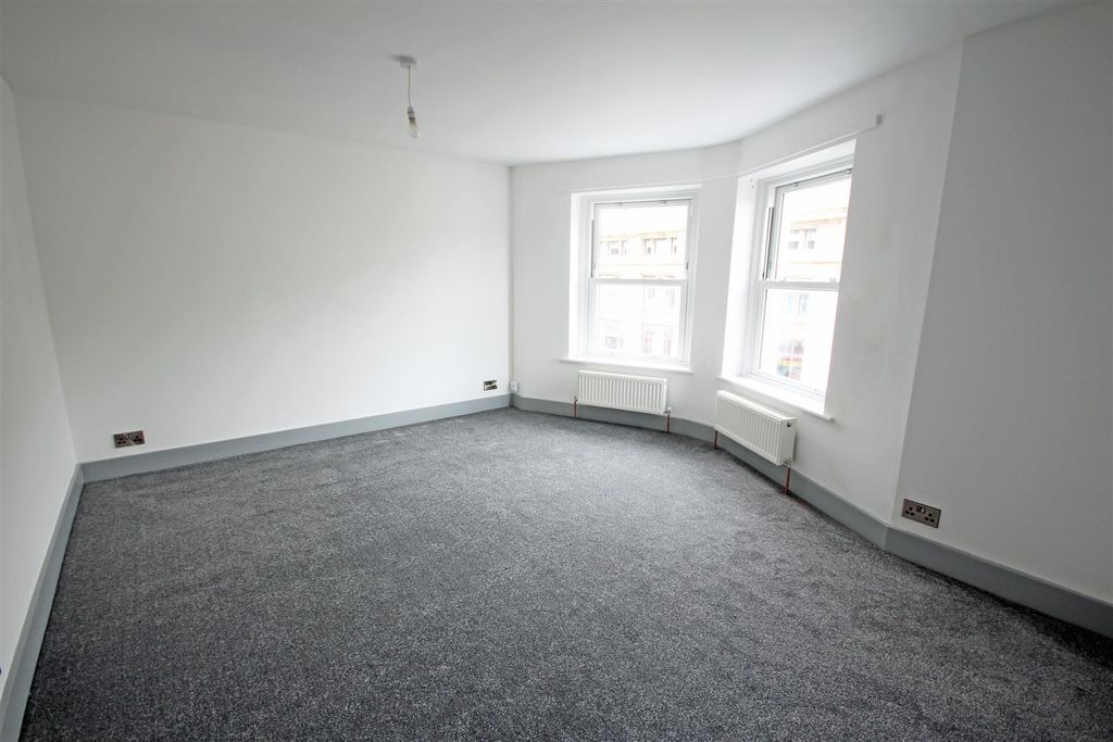 Property photo 3 of 10 Master Bedroom