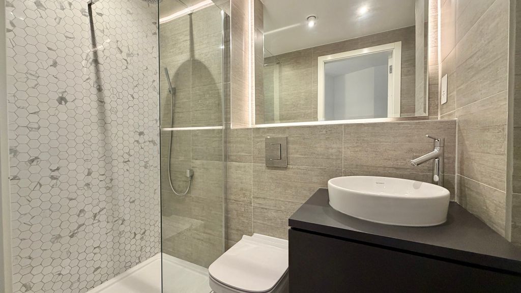 Property photo 3 of 9 Bathroom
