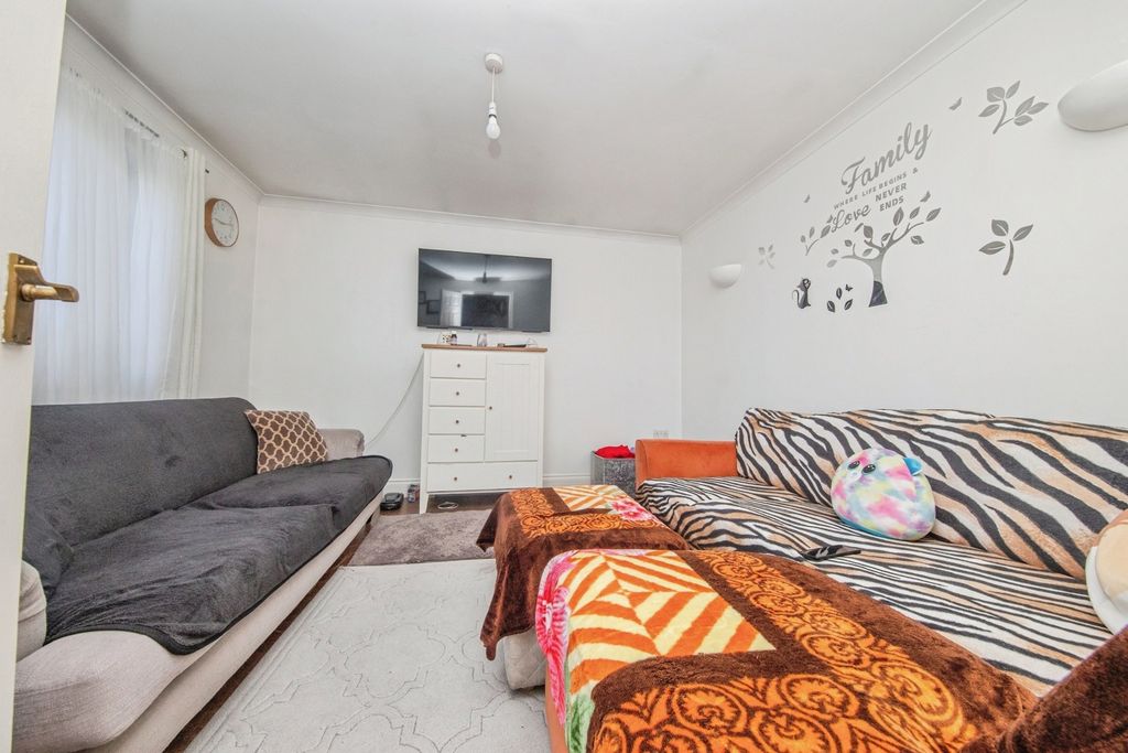 Property photo 3 of 15 Photo