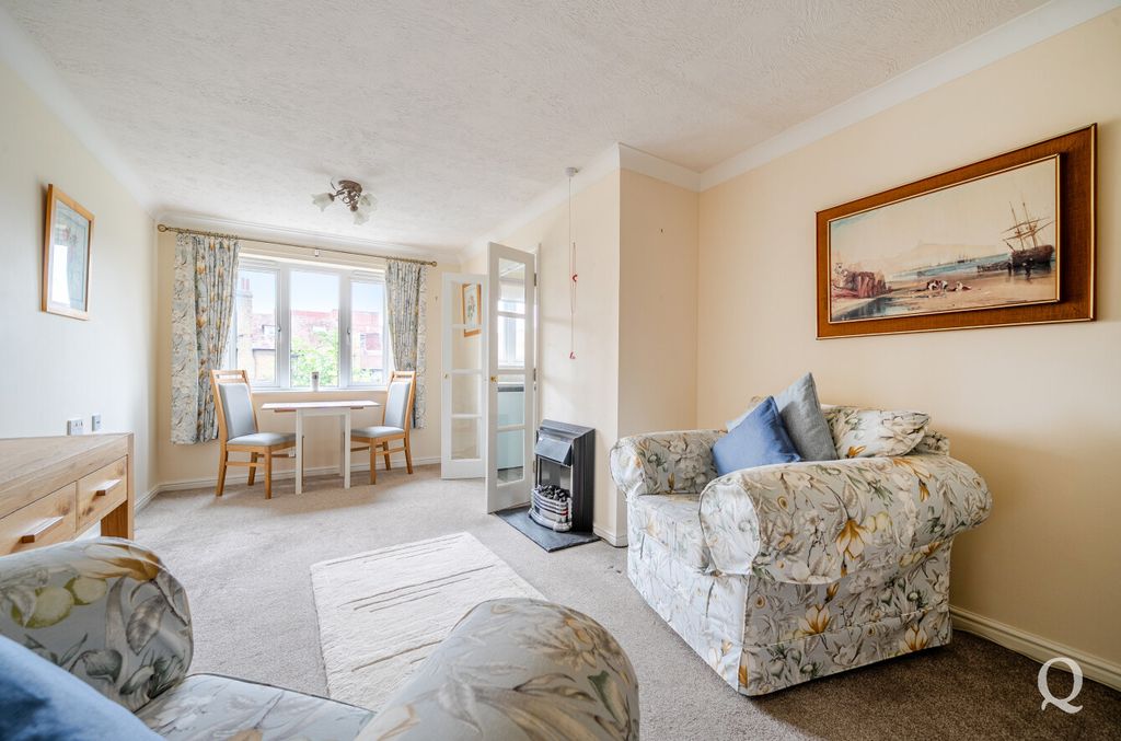 Property photo 3 of 21 79765228-4550-4E7...