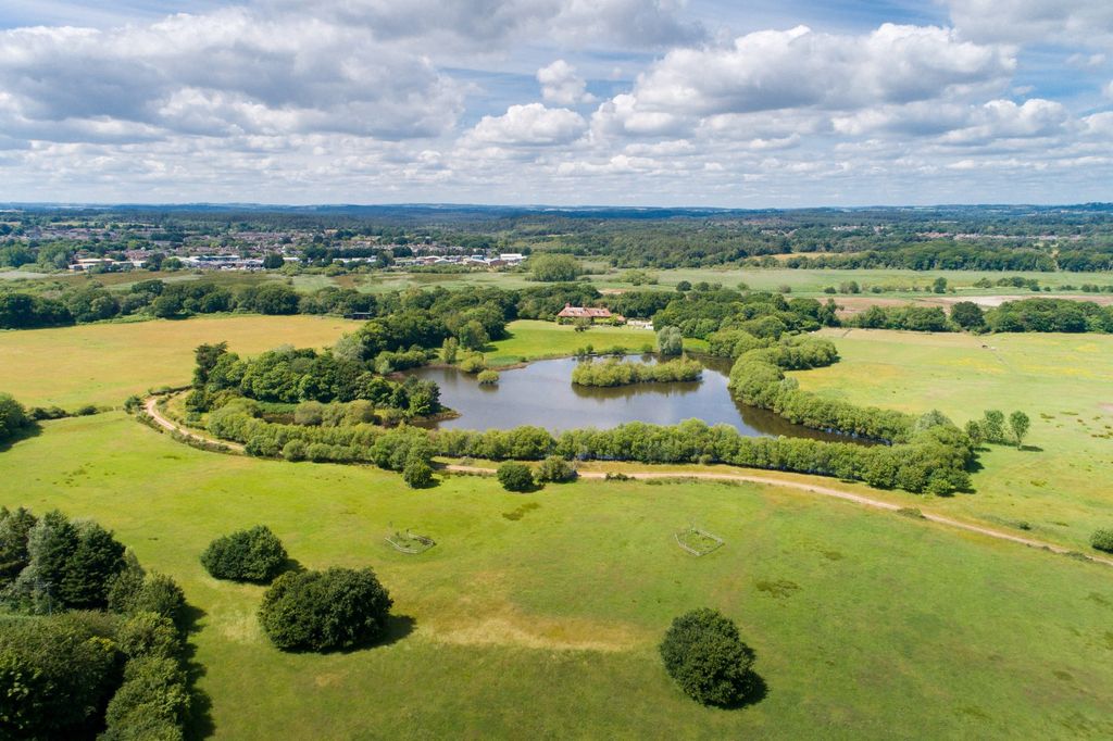 Property photo 3 of 29 Picture No. 02